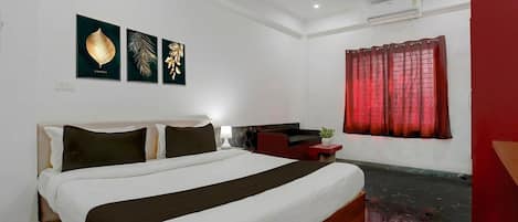 1 bedroom, desk, bed sheets