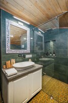 Classic Villa | Bathroom