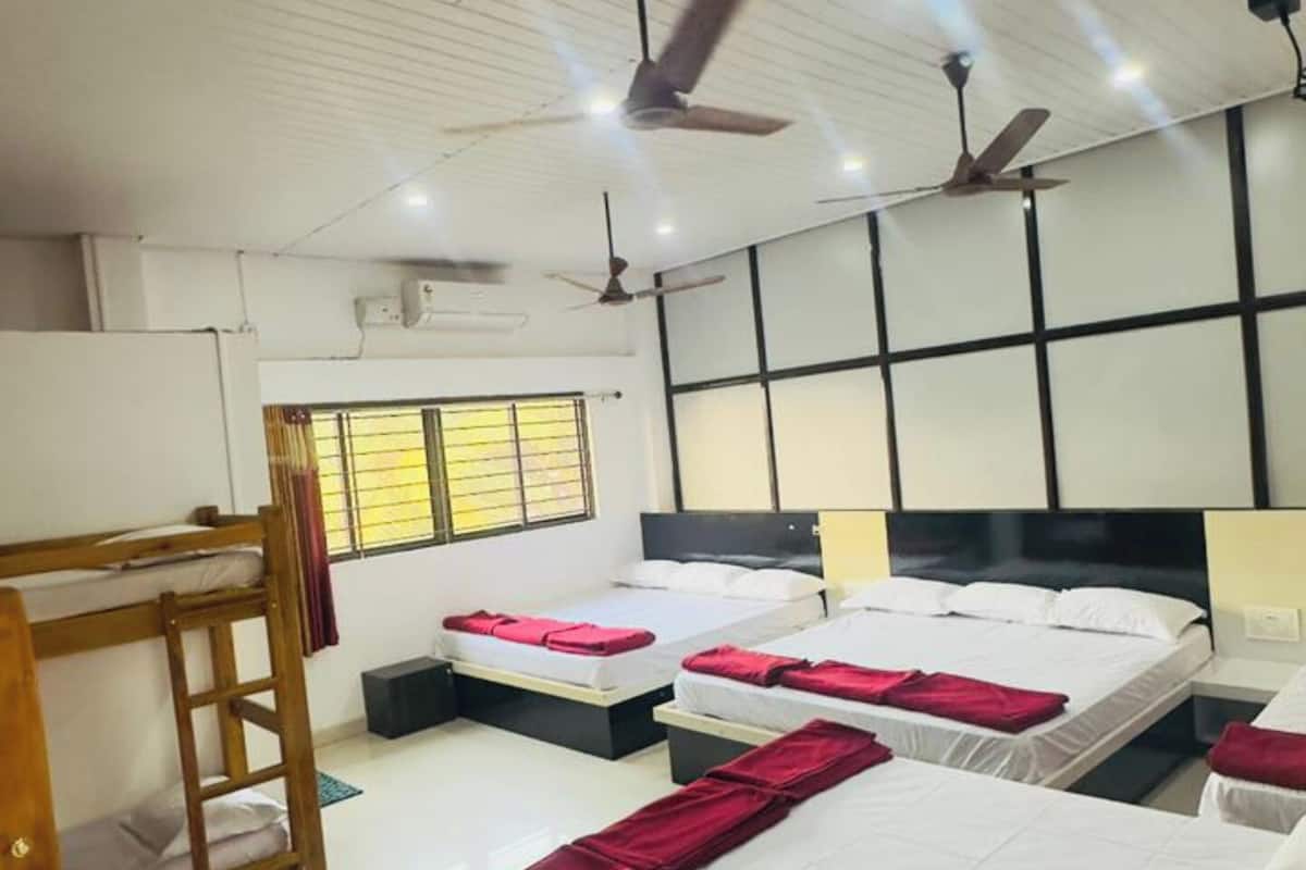 Grand Room, Multiple Bedrooms