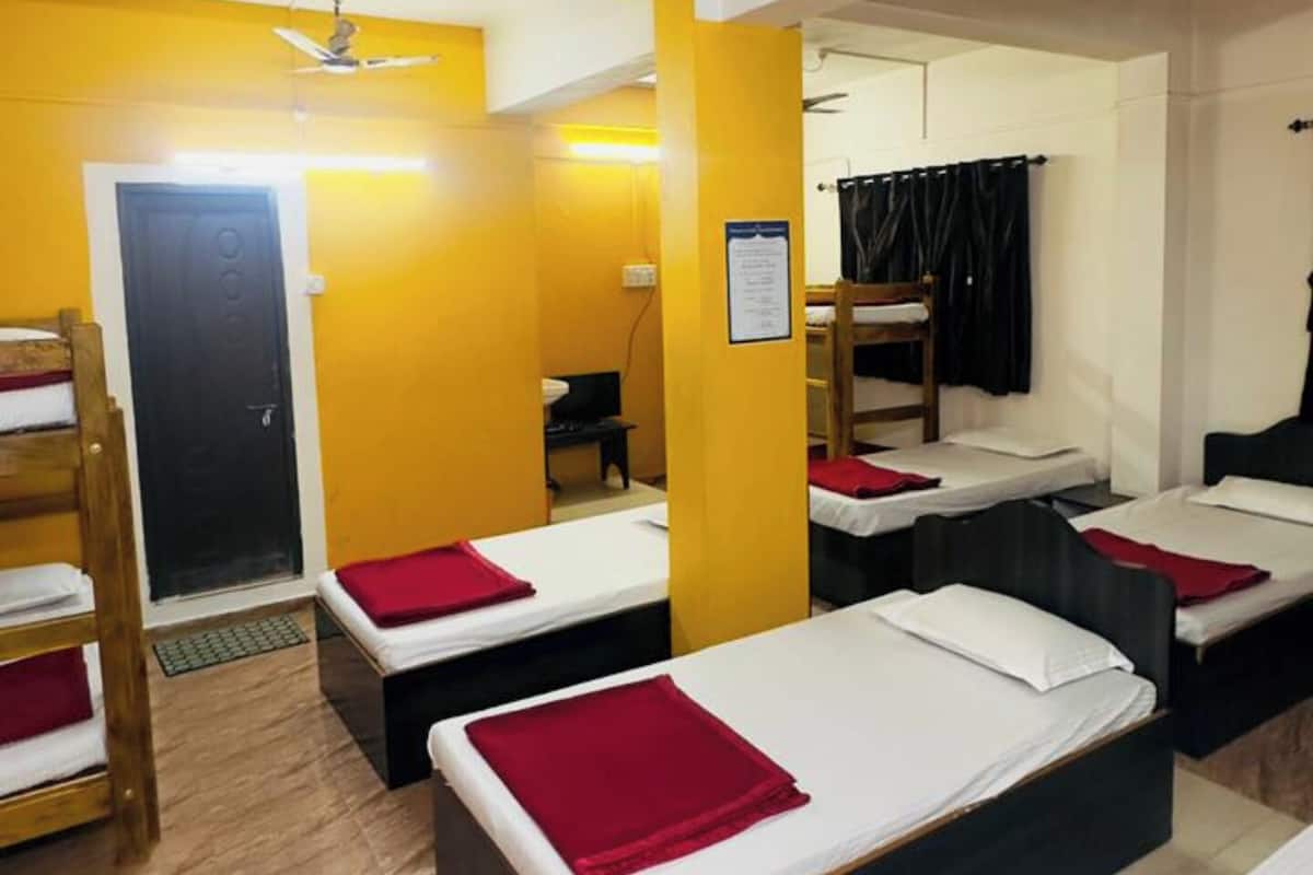 Studio Suite Royal | Meja kerja, ruang kerja ramah laptop, dan Wi-Fi gratis