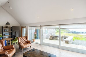Interior - Shingle Lodge – Accessible, Luxury Self-Catering Coastal Lodge Near the Beach (Portpatrick)