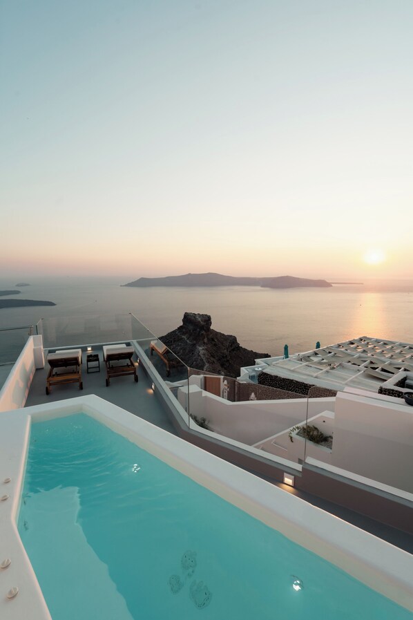 Pool - Rooftop Views & Private Htd Pool – 2BR Villa, Orana Residence (Thira - Santorini)