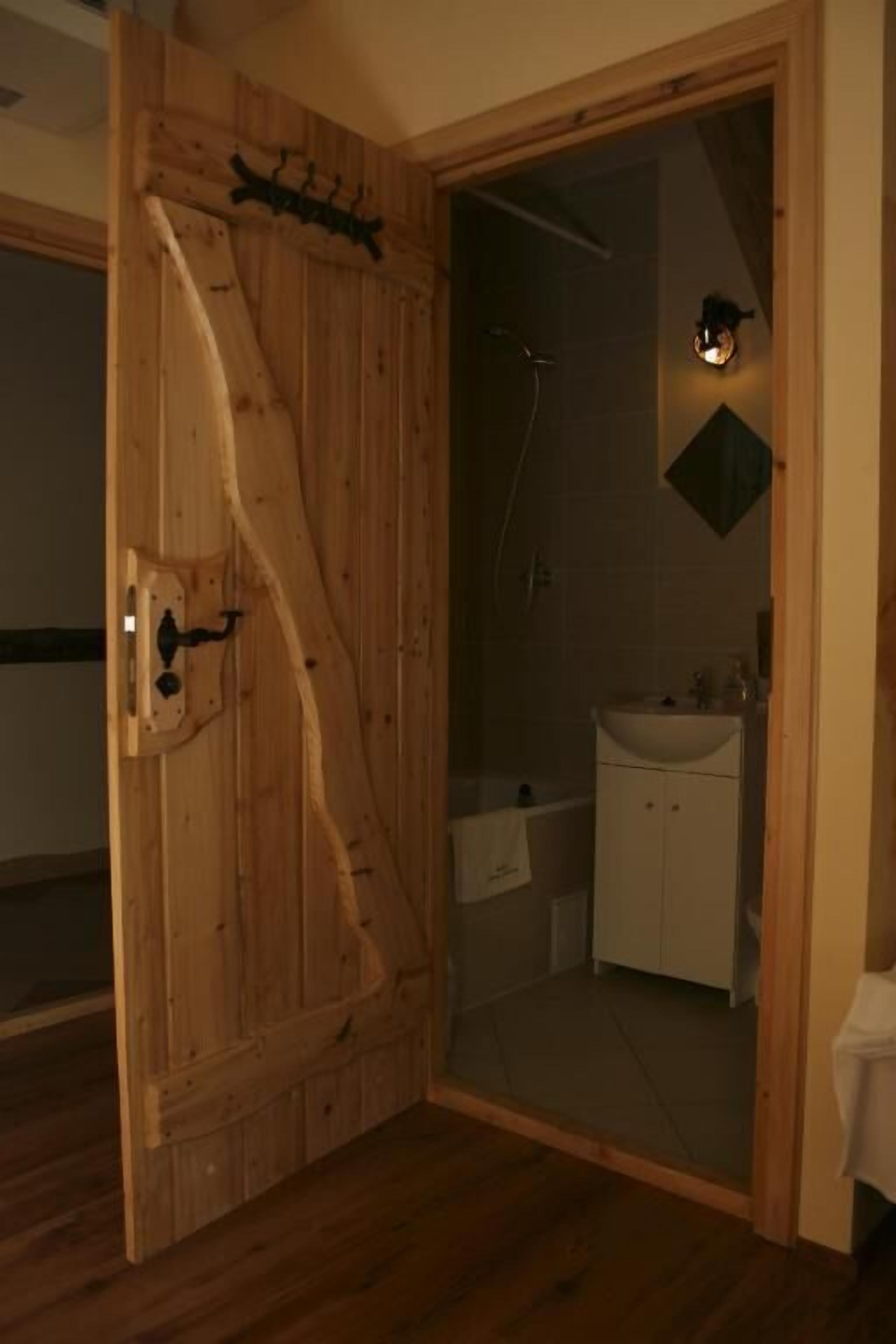 Classic Double Room, Courtyard View | Bathroom