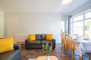 Living area - Family friendly modern apartment (Galway)