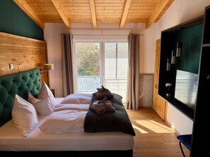 Suite | Free WiFi, bed sheets