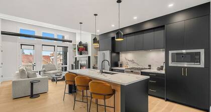 Luxury 2 Bed | Garage | Min to DT | AC