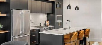 Luxury 2 Bed | Garage | Min to DT | AC