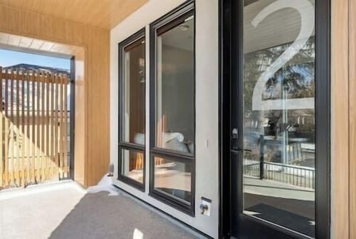 Luxury 2 Bed | Garage | Min to DT | AC