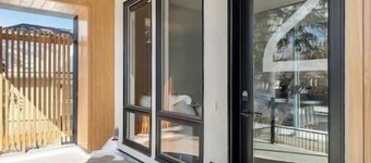 Luxury 2 Bed | Garage | Min to DT | AC