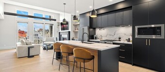 Luxury 2 Bed | Min to DT | AC