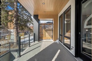 Exterior detail - Luxury 2 Bed | Garage | Min to DT | AC (Calgary)