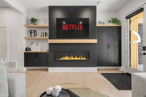 Interior - Luxury 2 Bed | Garage | Min to DT | AC (Calgary)