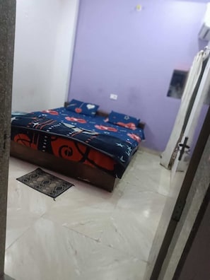 Deluxe Room | Free WiFi - Hotel Deep (Shri Madhopur)