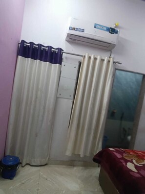 Deluxe Room | Free WiFi - Hotel Deep (Shri Madhopur)