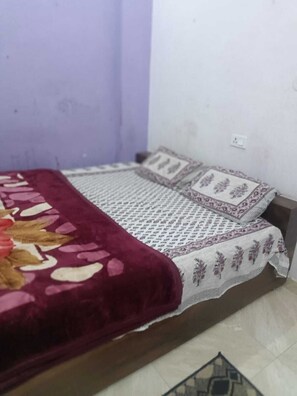 Standard Room | Free WiFi - Hotel Deep (Shri Madhopur)