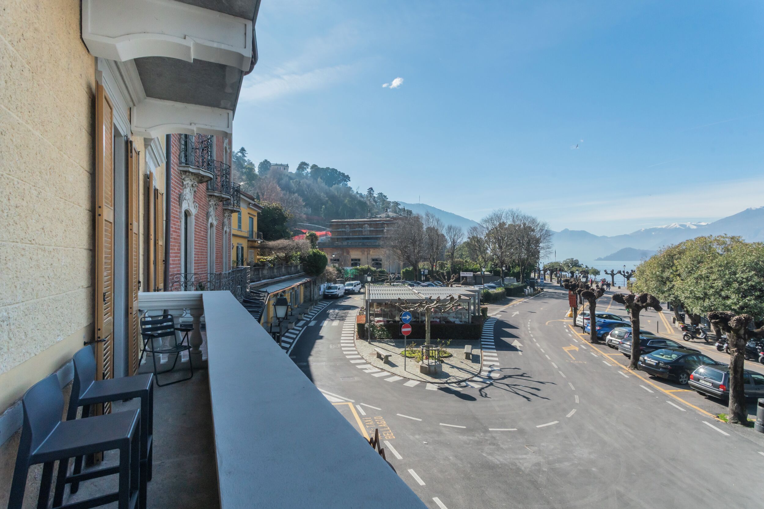 Apartment (3 Bedrooms) | Balcony