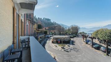Apartment (3 Bedrooms) | Balcony