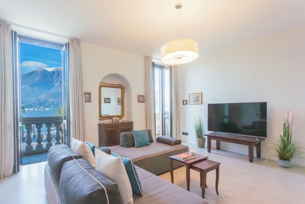 Apartment (3 Bedrooms) | Living area | 32-inch TV with digital channels - Bellagio Prestige & Style (Bellagio)