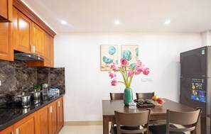 Classic Studio, Balcony, City View | Dining - Centre Alley House & Travel (Hanoi)
