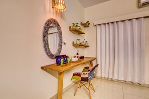 Deluxe Villa, Garden View | Interior