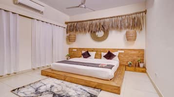 Deluxe Villa, Garden View | Iron/ironing board, free WiFi
