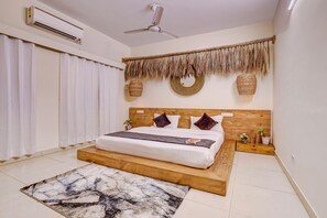 Deluxe Villa, Garden View | Iron/ironing board, free WiFi