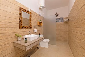 Deluxe-huvila, näköala puutarhaan | Kylpyhuone