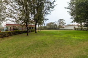 المنطقة المحيطة بالمنشأة