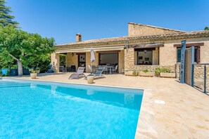 Pool - Holiday Home “La Villa D'antan - Pool” with Mountain View, Wi-Fi, and Air Conditioning (Nyons)