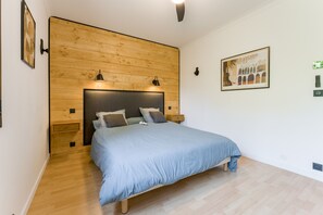 4 Schlafzimmer, Schreibtisch, Bügeleisen/Bügelbrett, WLAN