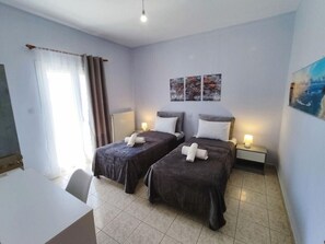 2 chambres, fer et planche à repasser, Wi-Fi, draps fournis