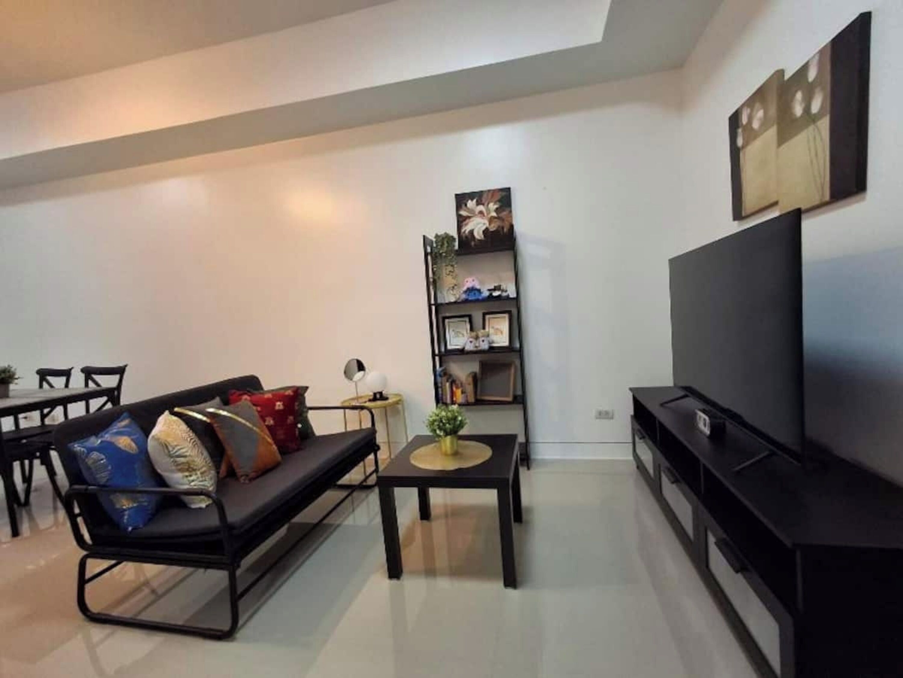 Standard-Studio, 1 Queen-Bett und Schlafsofa, Poolzugang, Turm | Wohnbereich