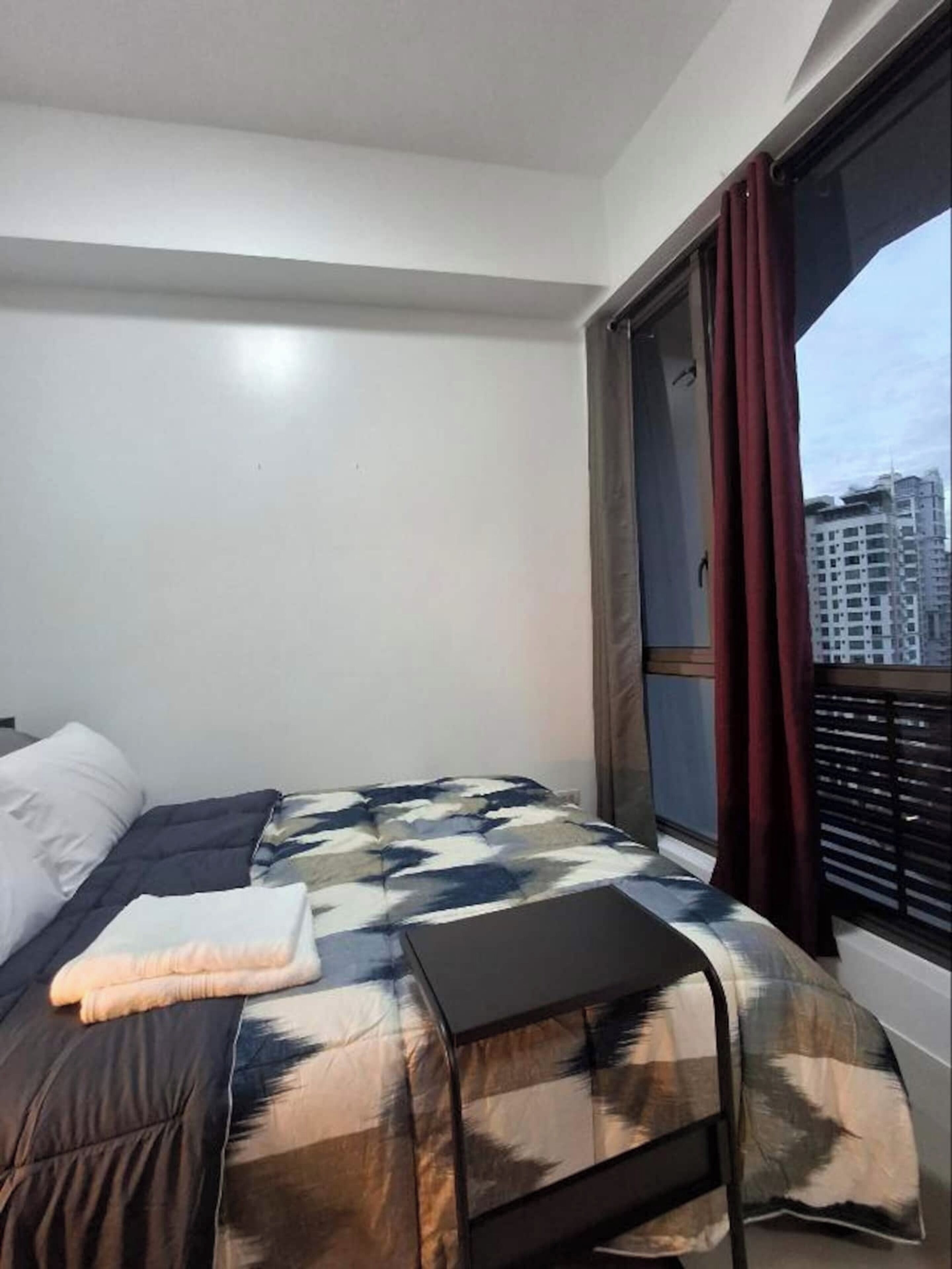 Standard-Studio, 1 Queen-Bett und Schlafsofa, Poolzugang, Turm | Wohnbereich