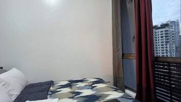 Standard-Studio, 1 Queen-Bett und Schlafsofa, Poolzugang, Turm | Wohnbereich