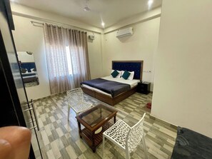 Family Quadruple Room, Garden View | Ruang kerja komputer riba, Wi-fi percuma 