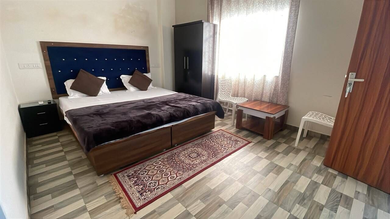 Chambre triple luxueuse | Espace de travail pour ordinateurs portables, accès au Wi-Fi (inclus)
