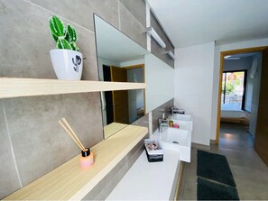 Bathroom - Choisy Les Bains D2 - One Bedroom Apartment, Sleeps 4 (Grand Baie)