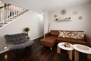 Living area - Cozy Townhouse (Saskatoon)