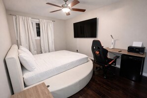 3 bedrooms, iron/ironing board, WiFi - Cozy Townhouse (Saskatoon)