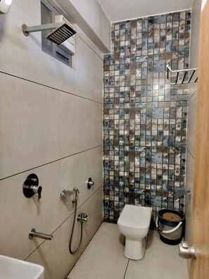 Familie suite, balkon | Badkamer