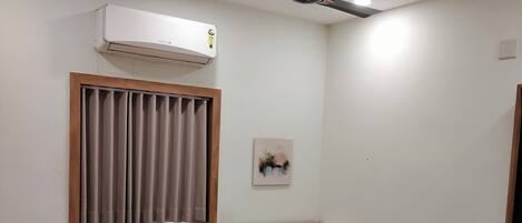 Single Room, Balcony