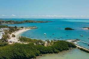 Beach - Azuri Soliflore 13 - Three Bedroom Apartment, Sleeps 6 (Roches Noires)