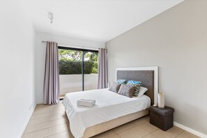 Room - Azuri Soliflore 13 - Three Bedroom Apartment, Sleeps 6 (Roches Noires)