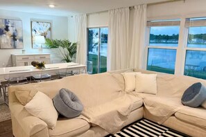 Living area - Spacious 4BR home near beach and downtown Entire home in St. Augustine, Florida (St. Augustine)