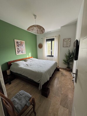 4 bedrooms, Internet, bed sheets - Large renovated villa ideal for a family, in a quiet location between sea and town (Boisseron)