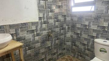 Comfort Single Room, Balcony, Garden View | Bathroom