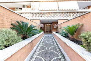 Exterior detail - Holiday Home Rome Delightful finely furnished apartment ideal for families (Roma)