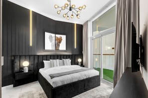 Luxury Apartment, Balcony, Canal View - 2BR Premium Canal & Burj Khalifa View (Dubai)