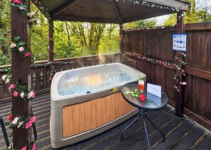 Outdoor spa tub - 0 bedroom accommodation in Brecon Beacons National Park, (Brecon Beacons National Park,)