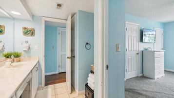 Condo, Multiple Beds, Balcony (Big Cozy Condo) | Interior
